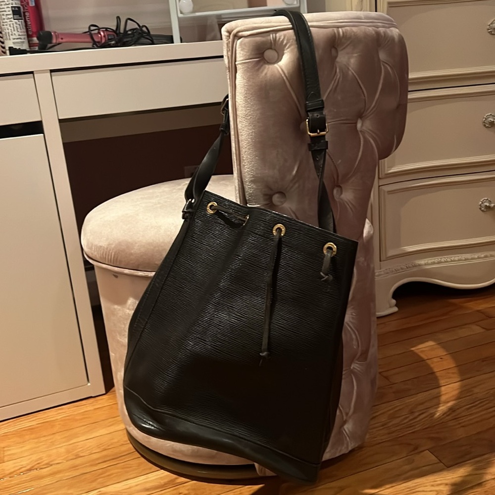 Authentic Louis Vuitton black Epi  bucket bag